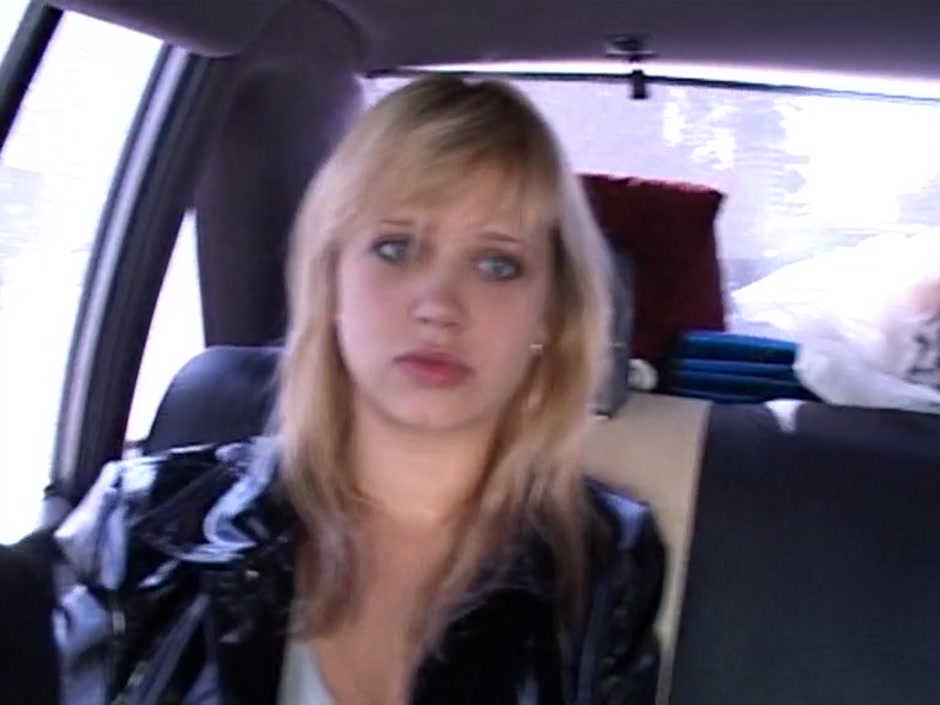 Ester in chick sucks her lover's amateur dick in a car