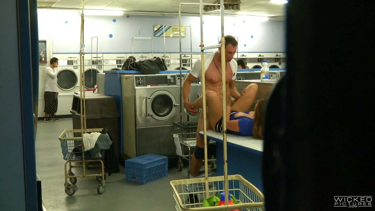Alice Lighthouse in Public Penetration, Scene 3 - Wicked