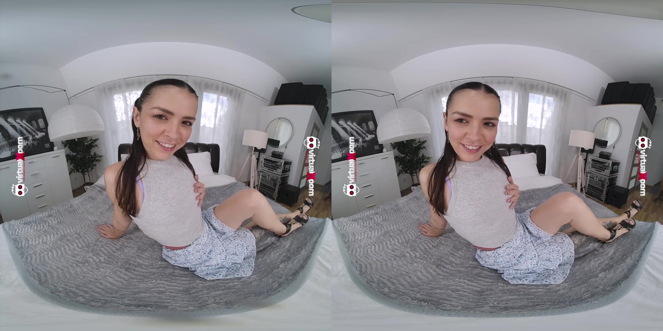 Yessica Bunny hand deep inside her ass