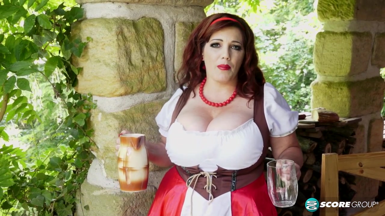 Roxee's Beer Garden Of Big Boobs - XLGirls