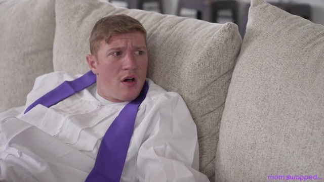 Lessons In Pussy - S1:E10 - Momlover