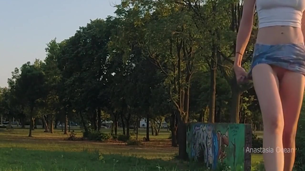 I Took A Tinder Girl In Public Park. She Undresed And Sucked My Dick. Cum In Mouth. 9 Min