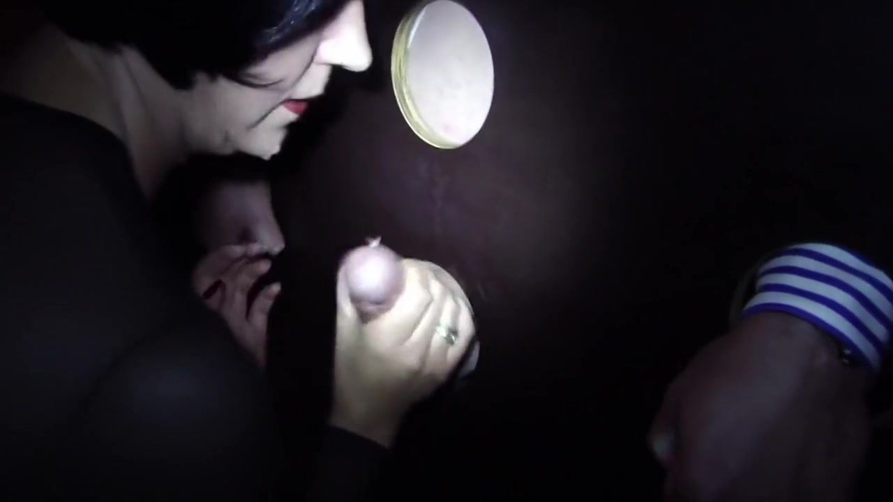 Gloryhole Premiere - 3 Schwanze Entsaftet Mit Masken