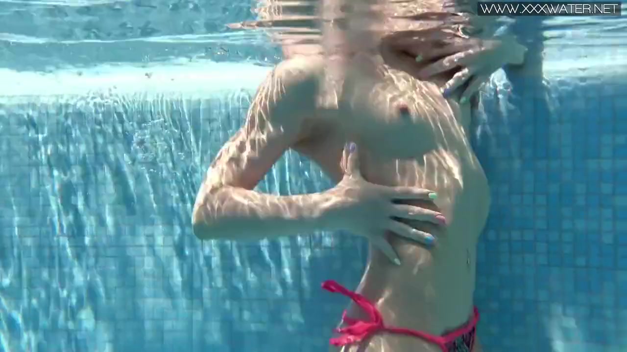 Nicole Pearl - The Most Milf In The World Swimming