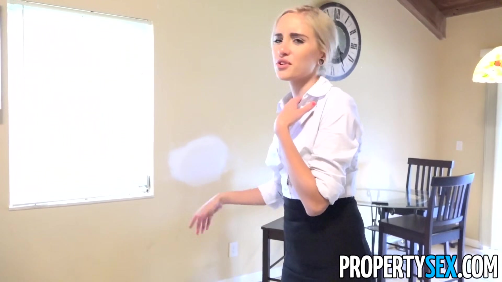 Real Estate Agent Naomi Woods Bangs Potential Homebuyer