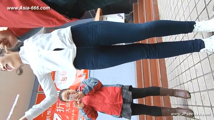 chinese girls go to toilet.151