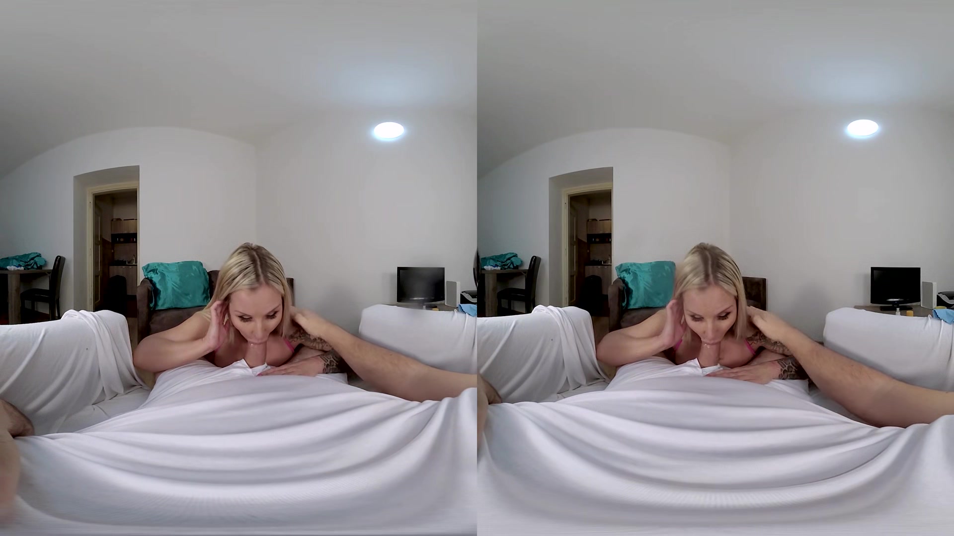 Jarushka Ross: Beach Babe - Busty Blonde Milf In A Bikini Pov