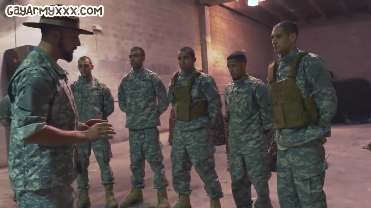 Army Stud Gets Fucked By Military Elder In Shower After
