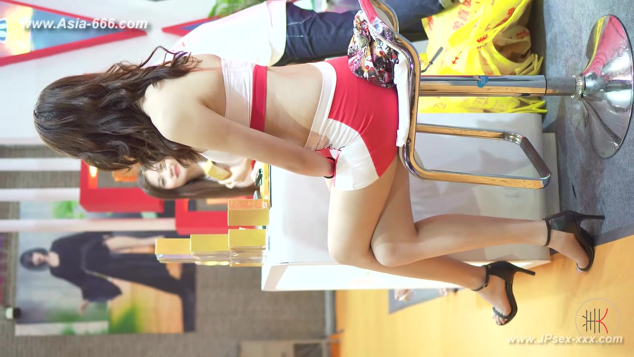 Chinese model in sexy lingerie show.8