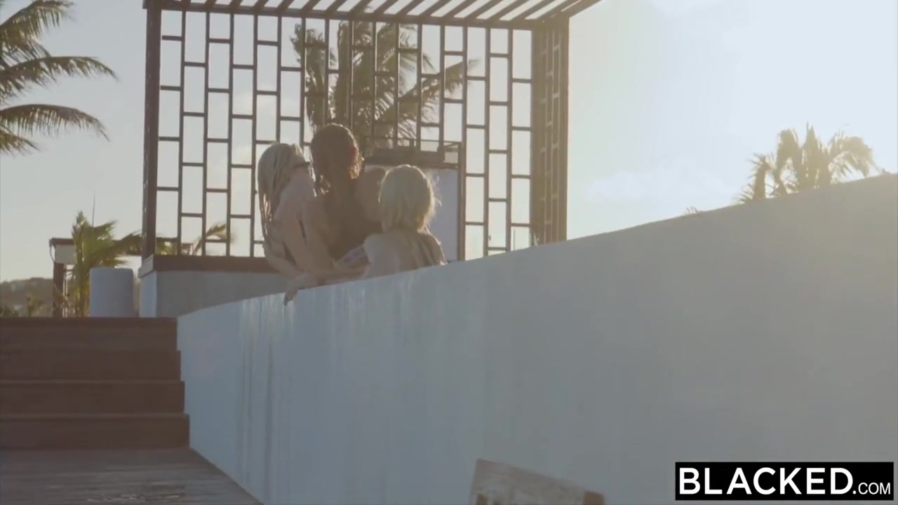 Hot Blondes Agatha Lika & Jazlyn Take On 2 Bbcs
