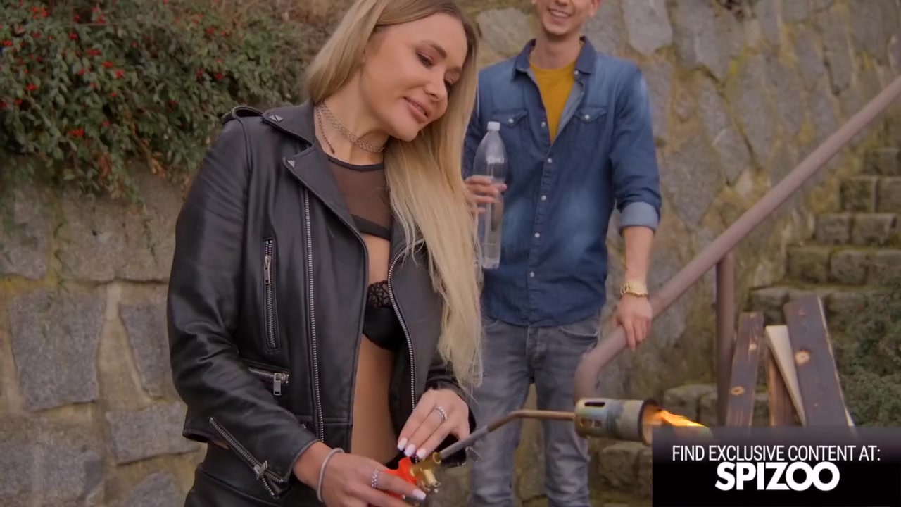 Venera Maxima In Fucking Her New Neighbor