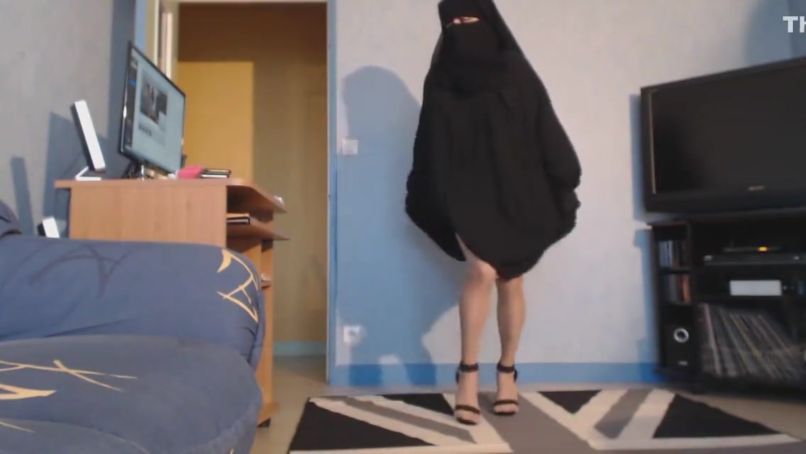 musulmane seins nus en niqab et jilbab