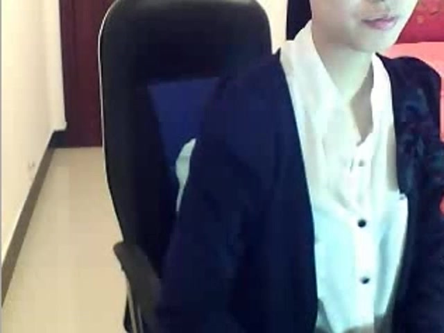 Asian babe stripping her suit in front of the viewers