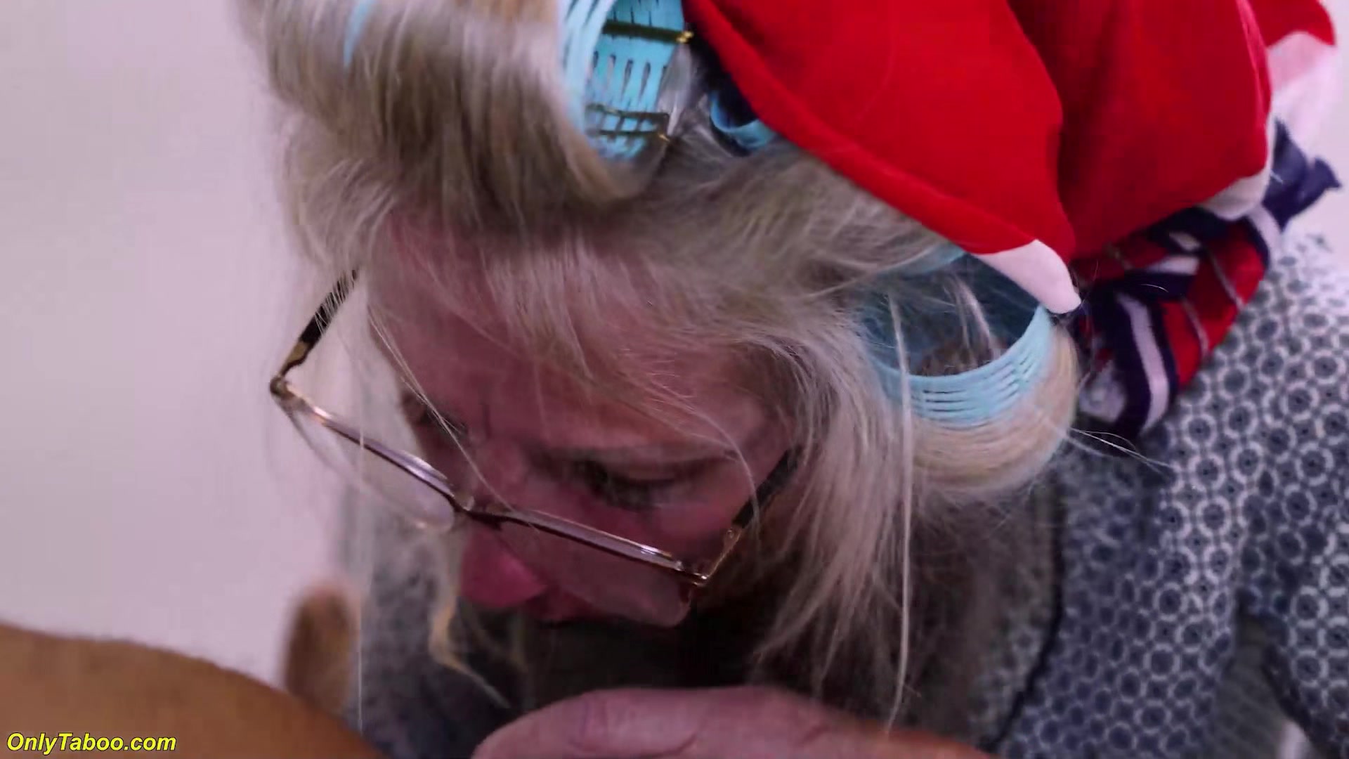 squirting 68 years old grandma fist fucked