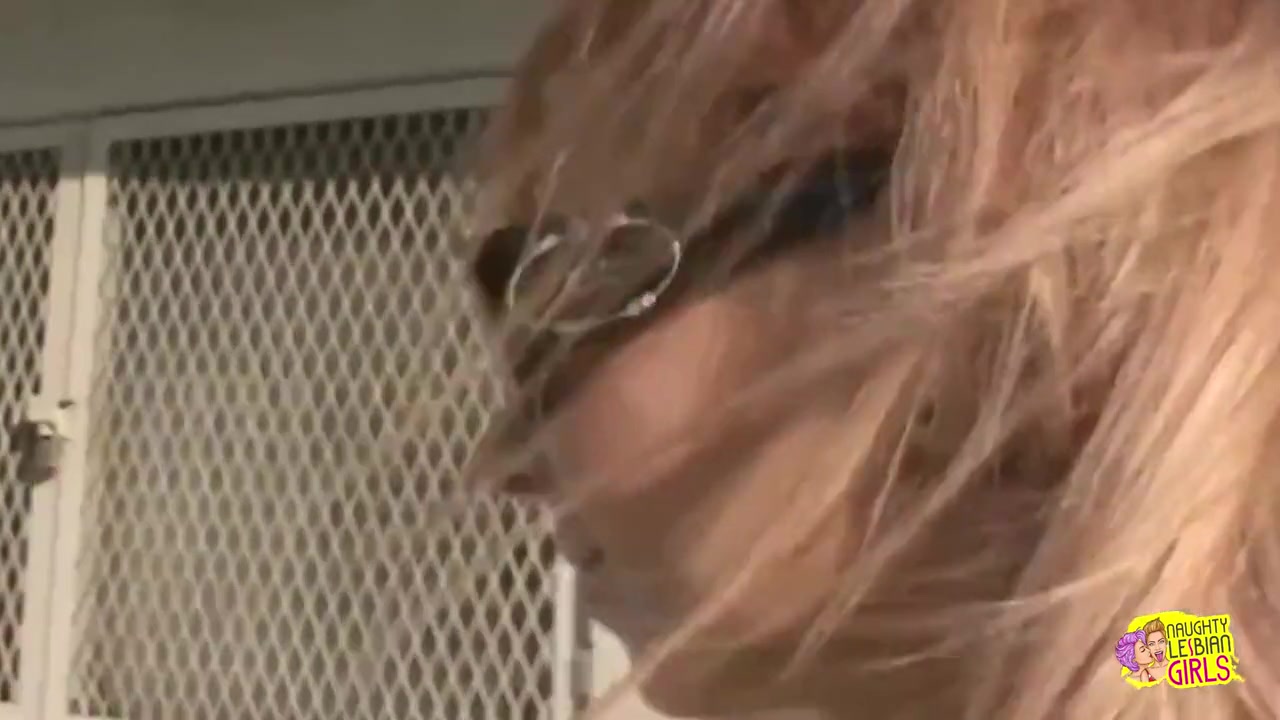 Ginger Beauty Picks Up A Stranger Before Taking Her Home To Lick Her Cunt