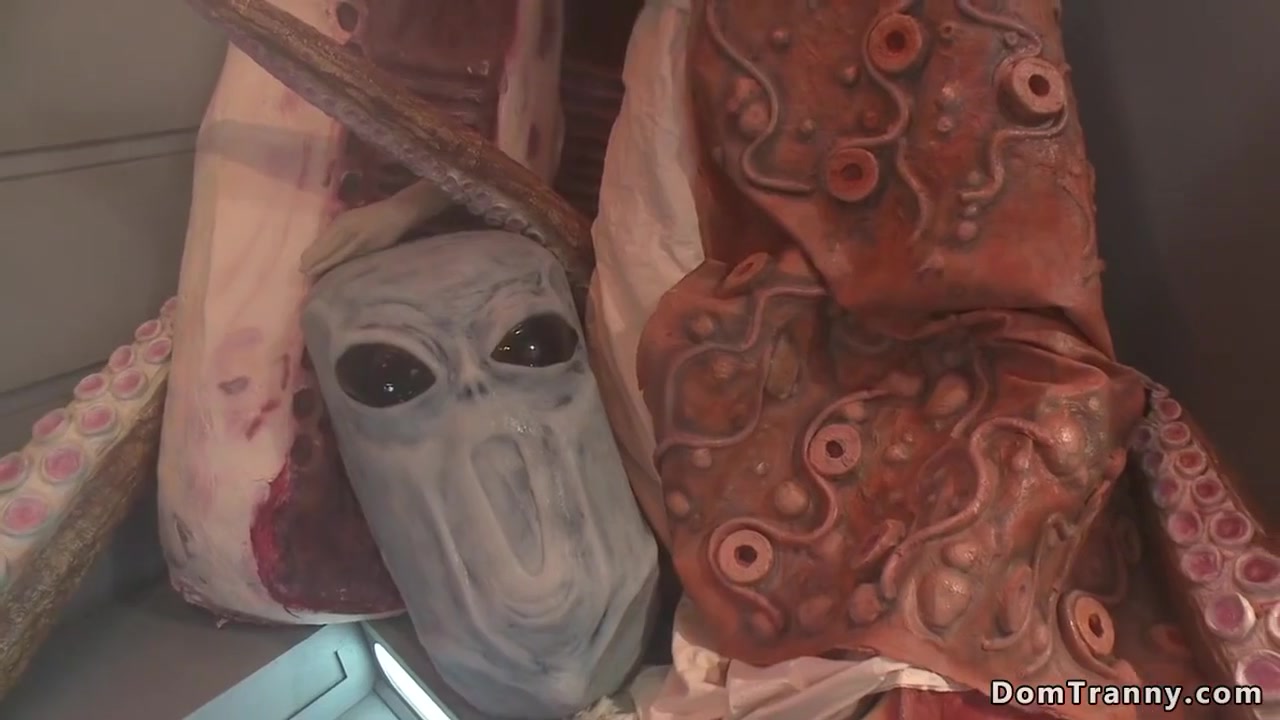 In A Dream Guy Takes Tranny Aliens Prick With Markus Dupree
