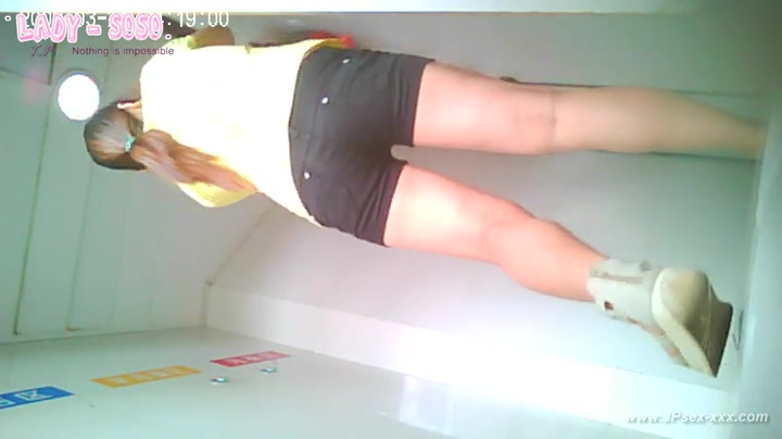 chinese girls go to toilet.25