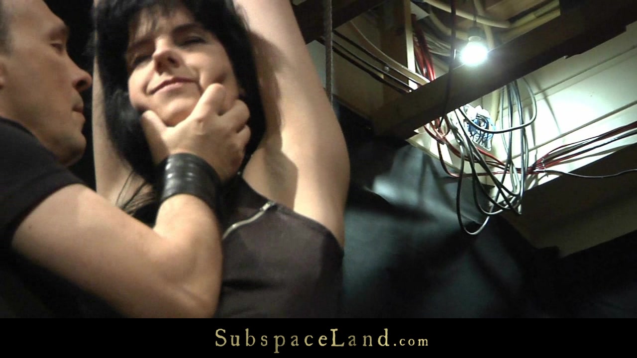 Disobedient hardcore bitch spanked and whipped in bdsm