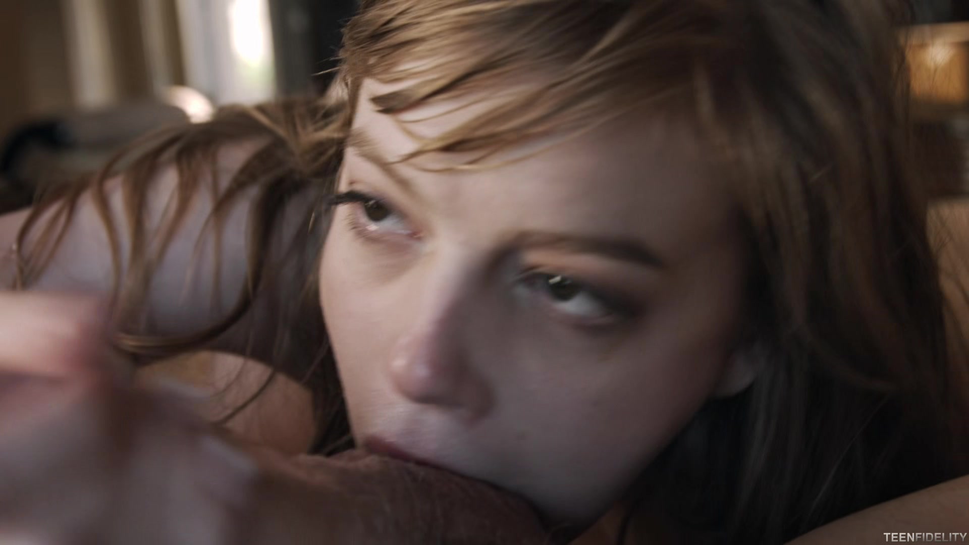Swipe Right - Starring: Dolly Leigh - PornFidelity