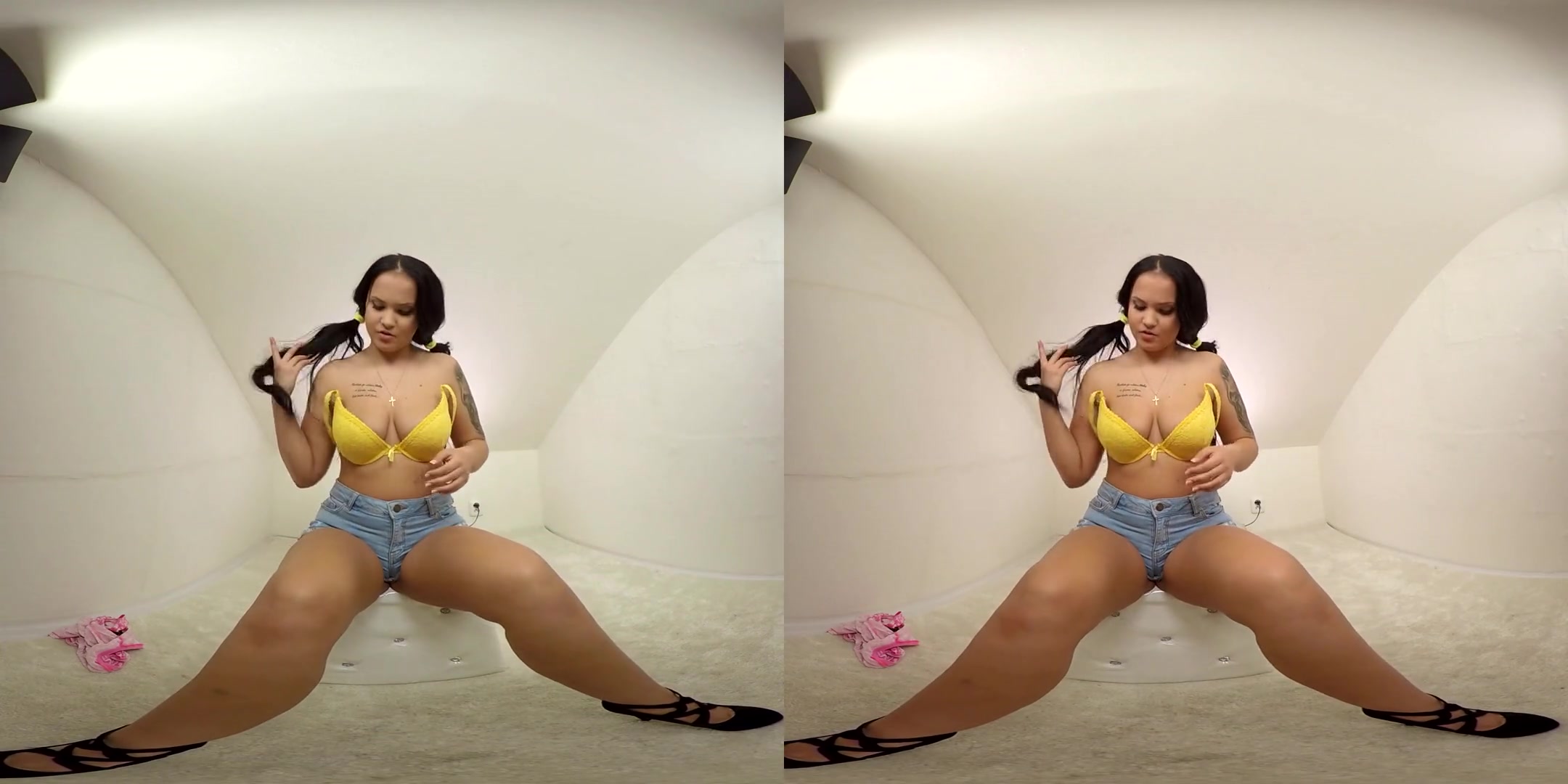 Jennifer Mendez in Jennifer Mendez Fucks Her Pussy - BravoModelsMedia