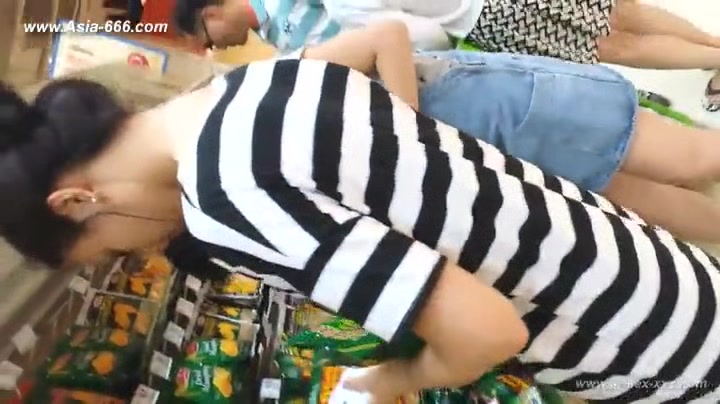 peeping chinese amateur upskirt.3
