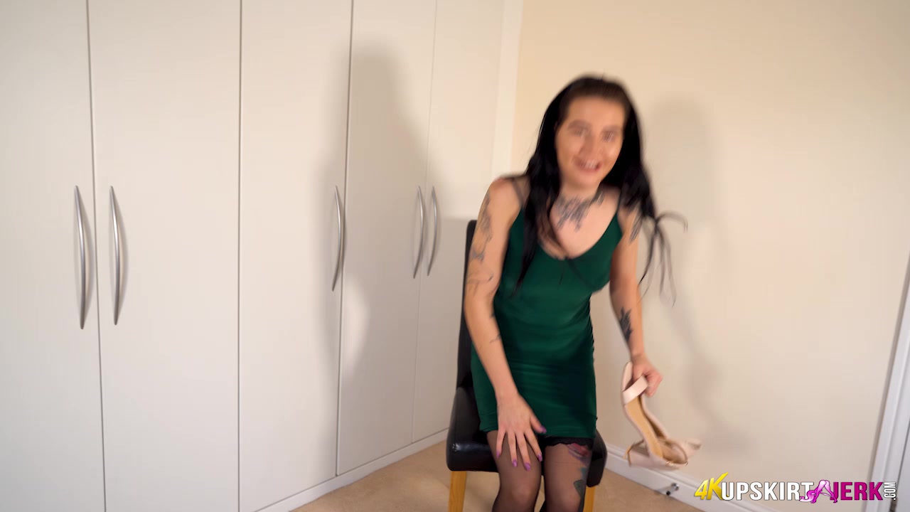 Dirtiest Flirter - UpskirtJerk