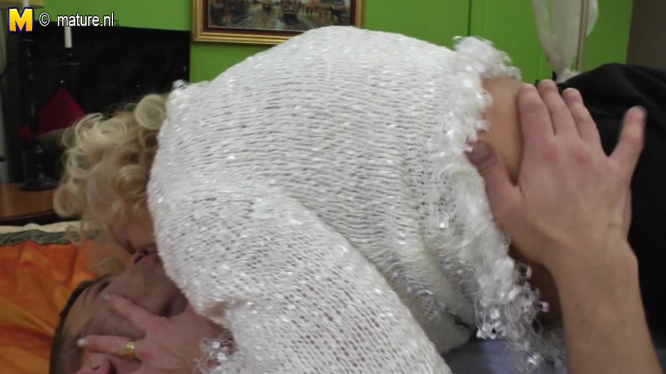 Naughty Mature Lady Fucking And Sucking Hard - MatureNL