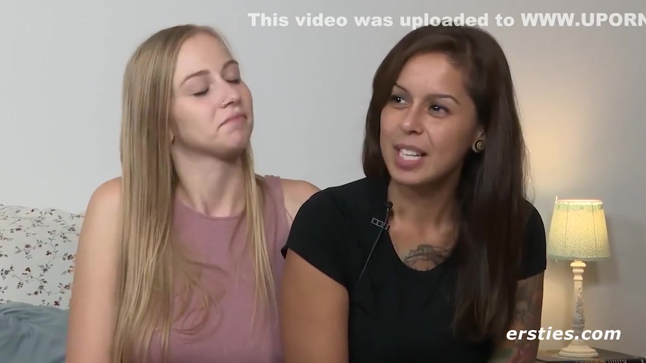 Heibe Blondine In Fickt Ihre Deutsche Freundin Mit Dildo