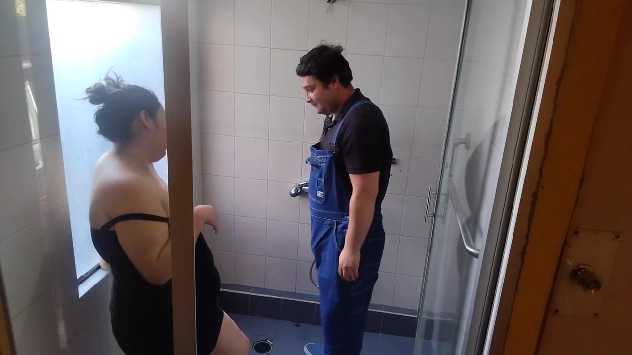 Hot Stepmom Calls Plumber Ends Up Fucking In The Shower