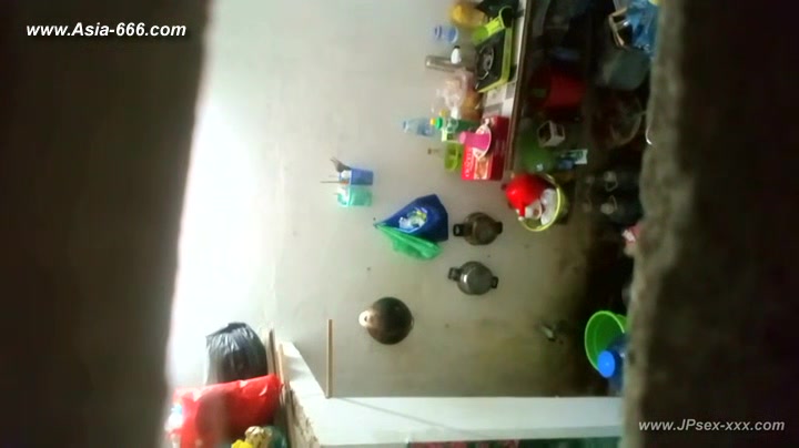 peeping chinese girls bathing.23