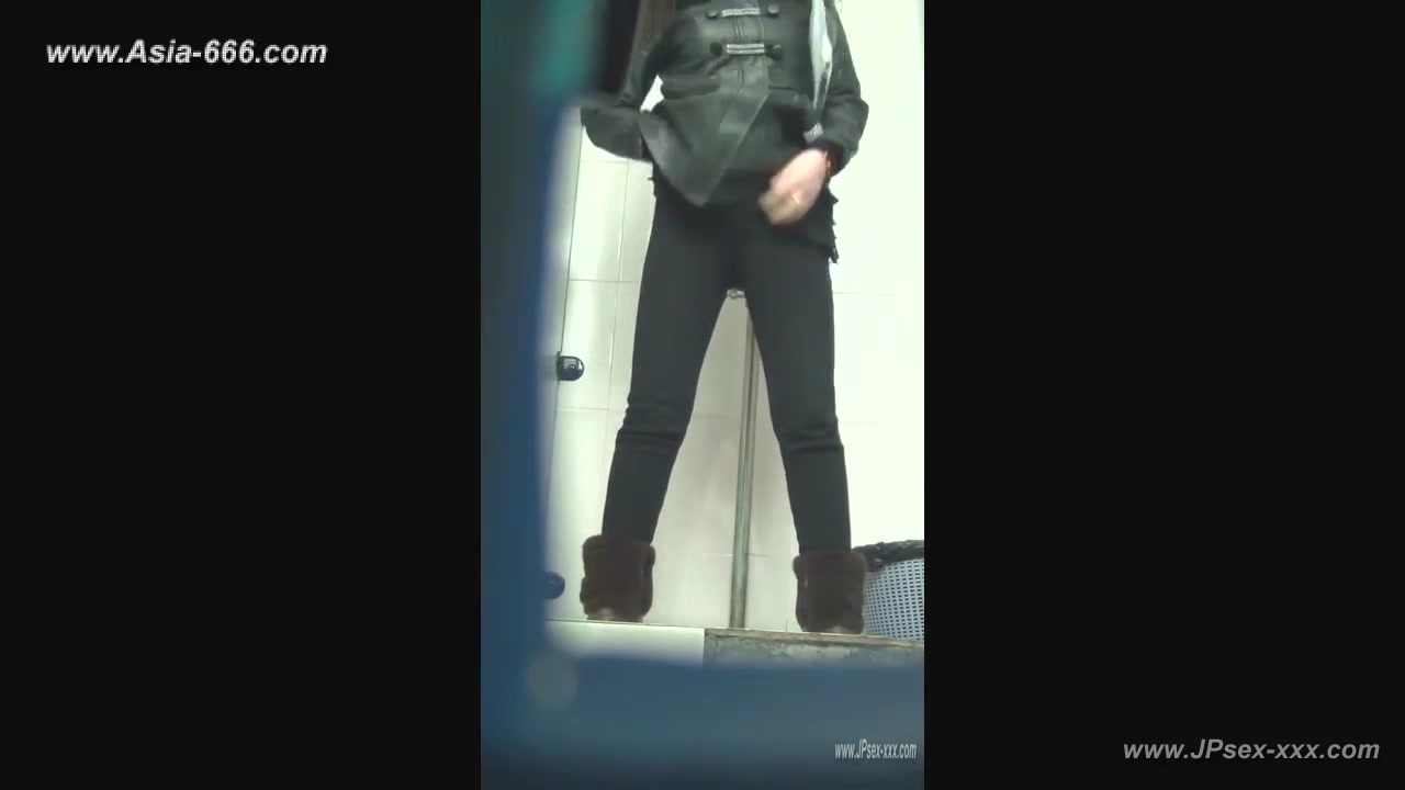 chinese girls go to toilet.148
