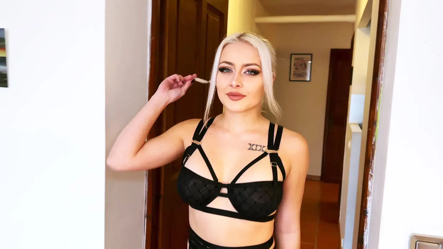 Joy, 20 years old, little bombshell from Nice! - Jacquie et Michel TV