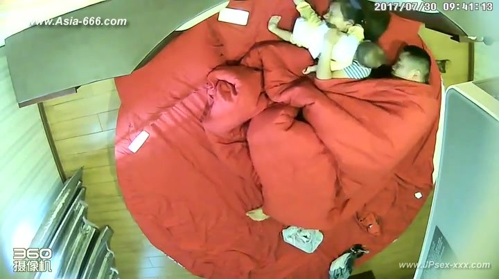 Hackers Use The Camera To Remote Monitoring Of A Lovers Home Life.90