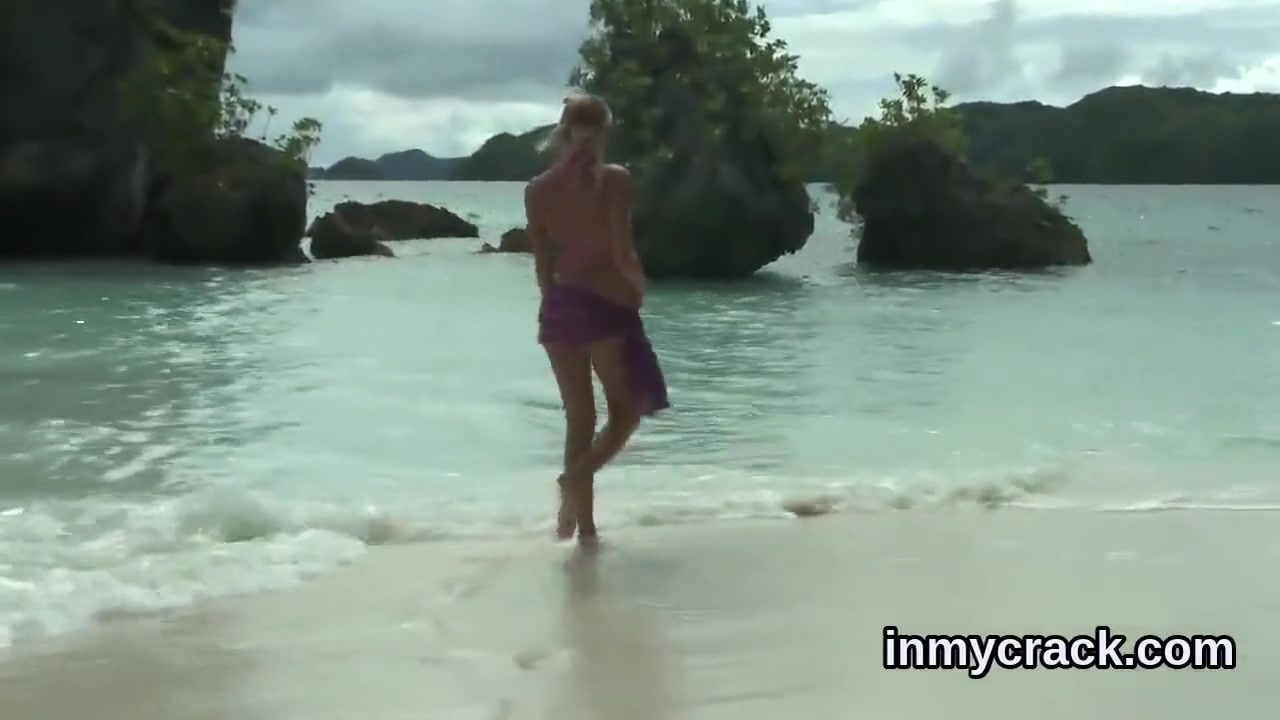 Attractive Idol Is Showing Off Her Opened Tight Pussy I