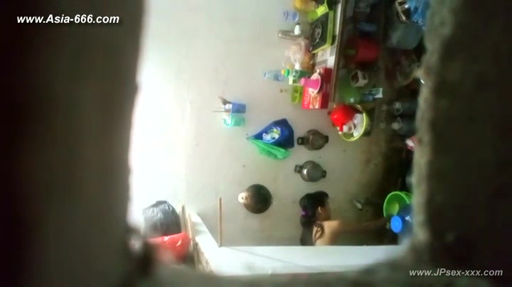 peeping chinese girls bathing.23