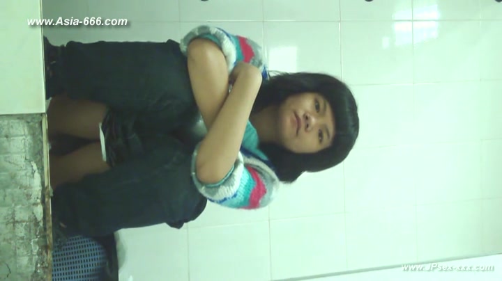 chinese girls go to toilet.45