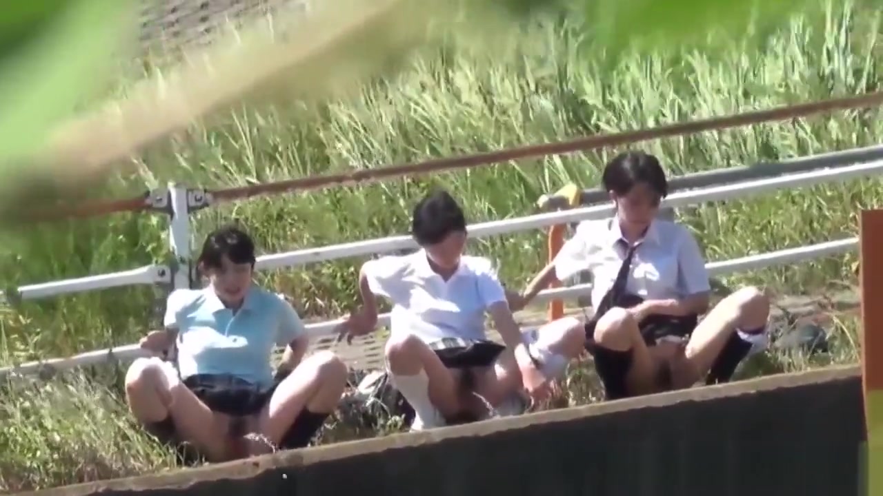 teen 18+ students 18+ Pee Outside