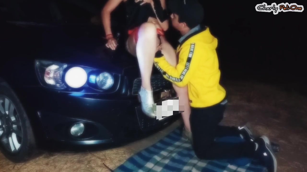 Prostitute Fucking On The Road Outside The Car