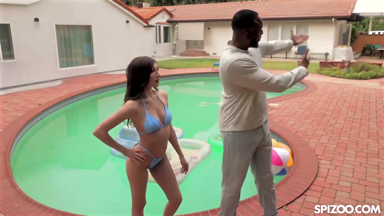 Petite Babe Sneaks On Yard For Bbc Ride With Maya Woulfe And Jovan Jordan