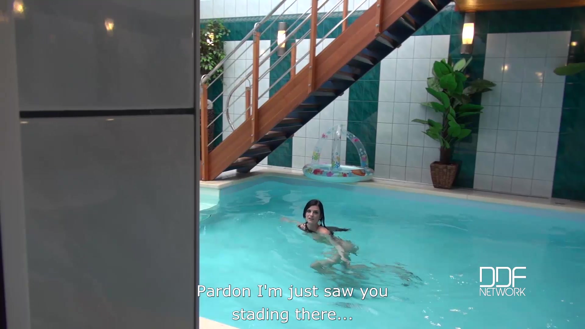 Lascivious Looks - A Cock Sucking Hottie At The Swimming Pool - PornWorld