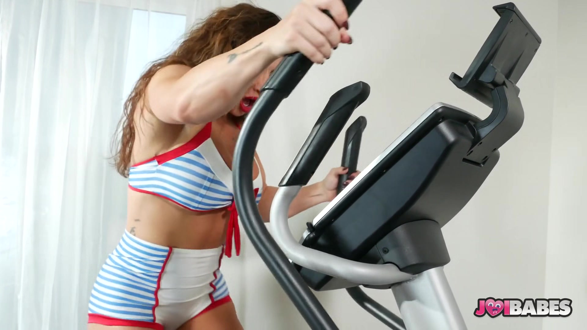Muscle Beauty Brandi Mae Joi Tells You How To Stroke