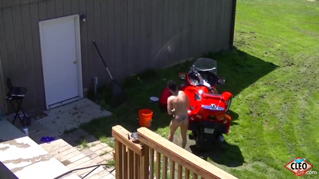 Neighbor Masturbates In The Back Yard For A Hot Cam Show! With Its Cleo