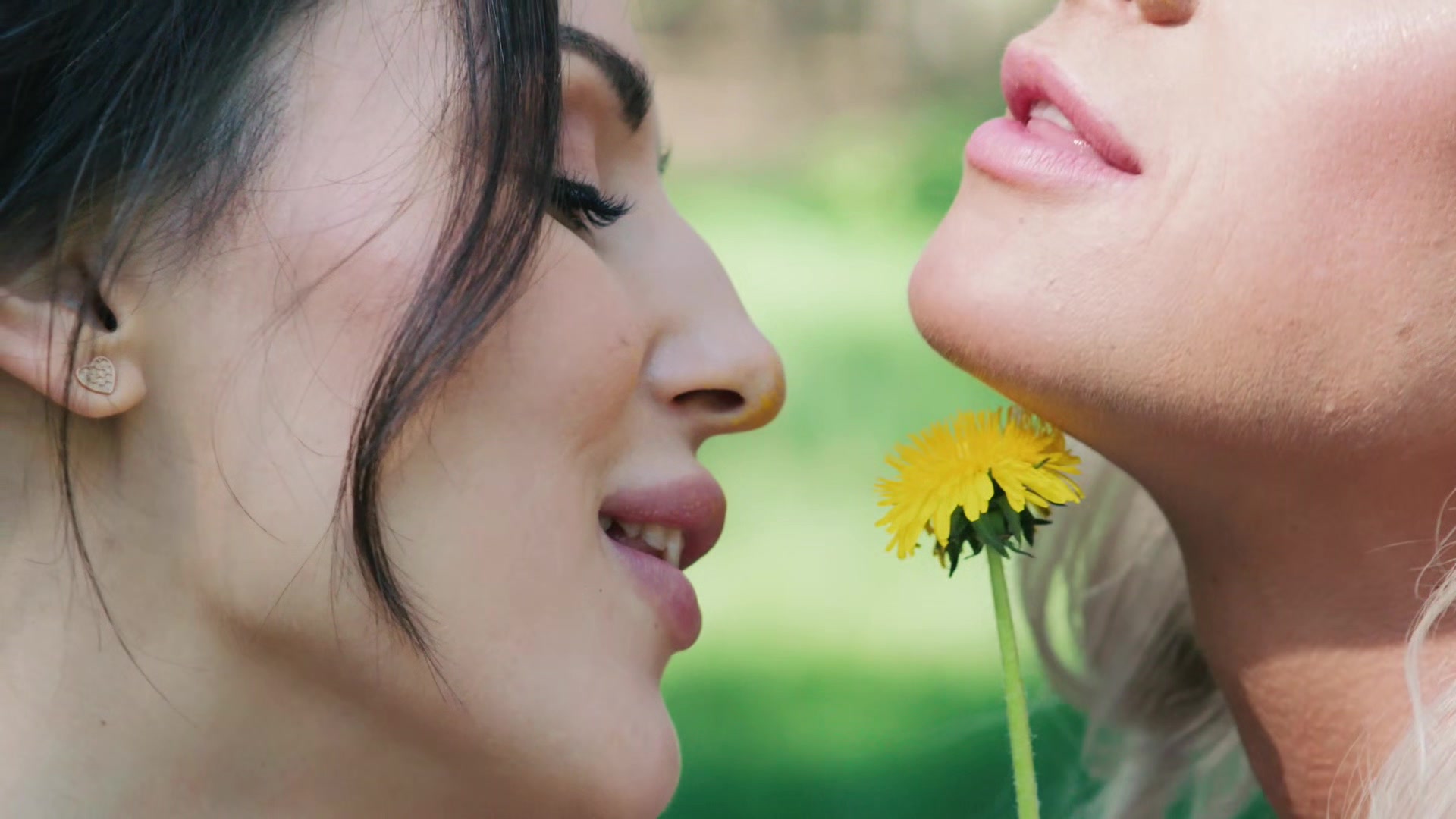 Sunshine Lovers 1 - Softest Touch - Cristal Caitlin & Lilu Moon - VivThomas