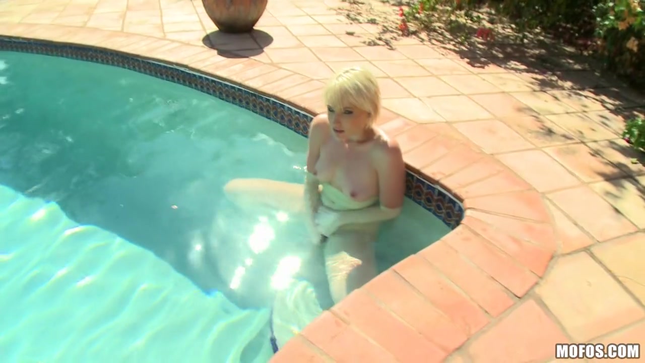 Nora Skyy - Slippery When Wet