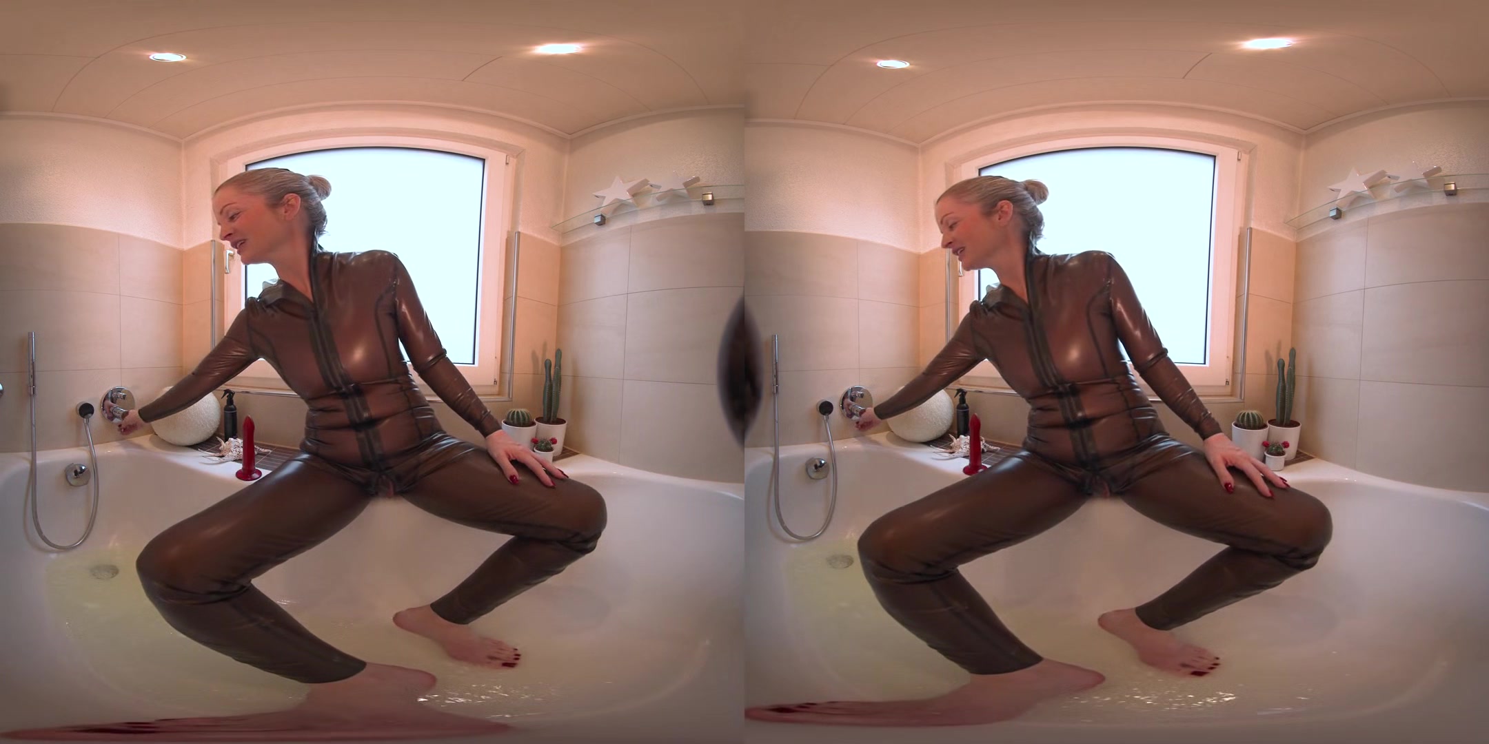 Latex Bathtube Fun