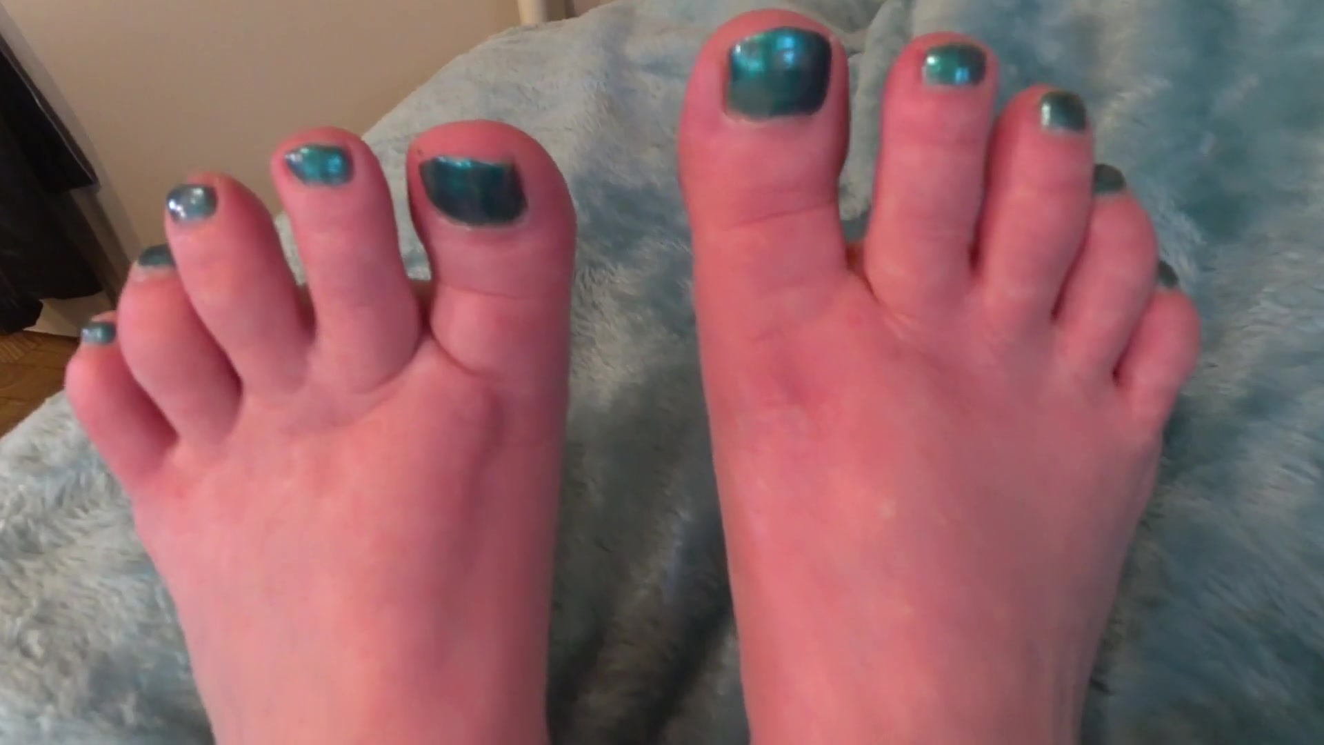 Sexy Toes To Worship, Wrinkled Soles To Lick - TacAmateurs