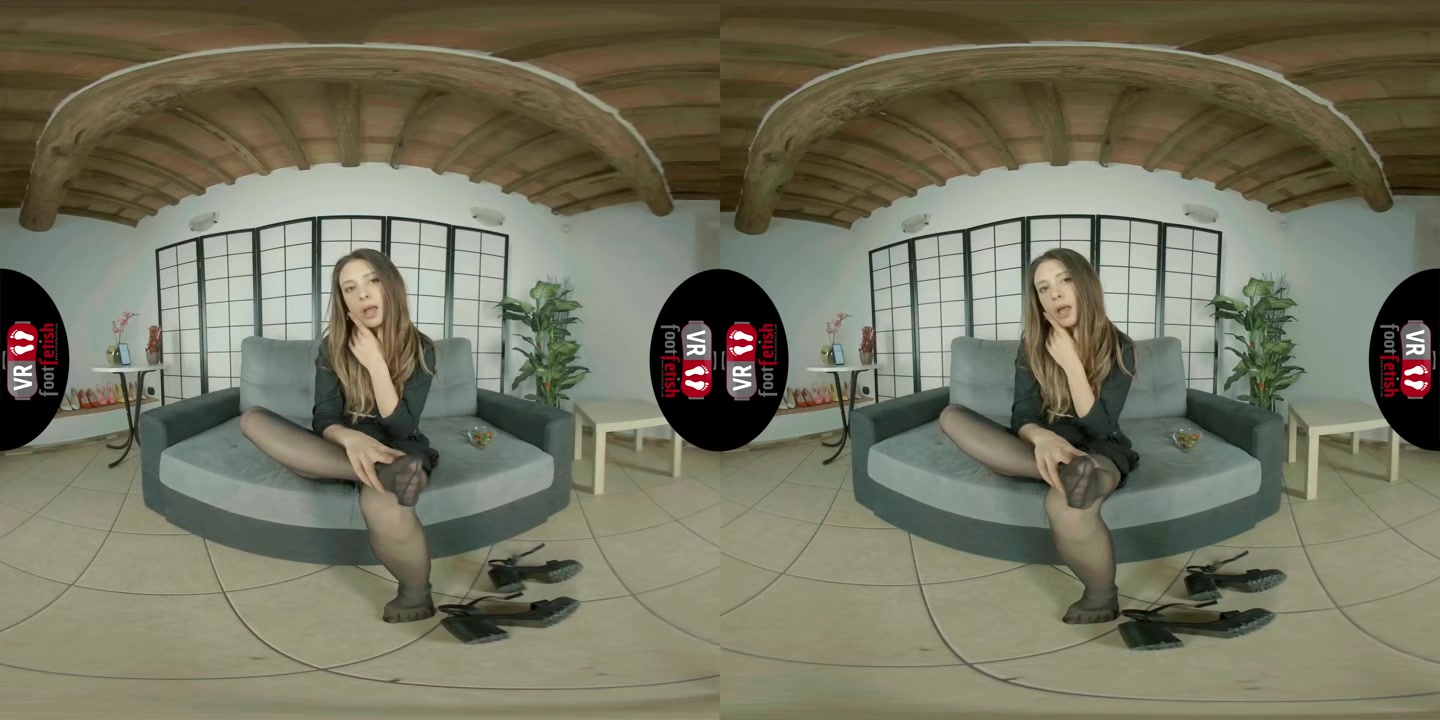 Beautiful babe Violet Loves Eating Strawberries And Massaging Her Sexy Feet In Nylons In VR - VRFootFetish