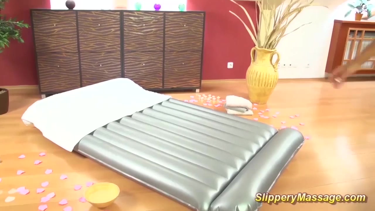 Isabella Chrystin gives nuru massage on big cock