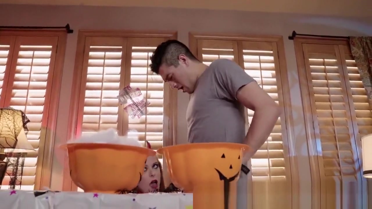 Brazzers - Penny Pax loves Halloween and deepthroating