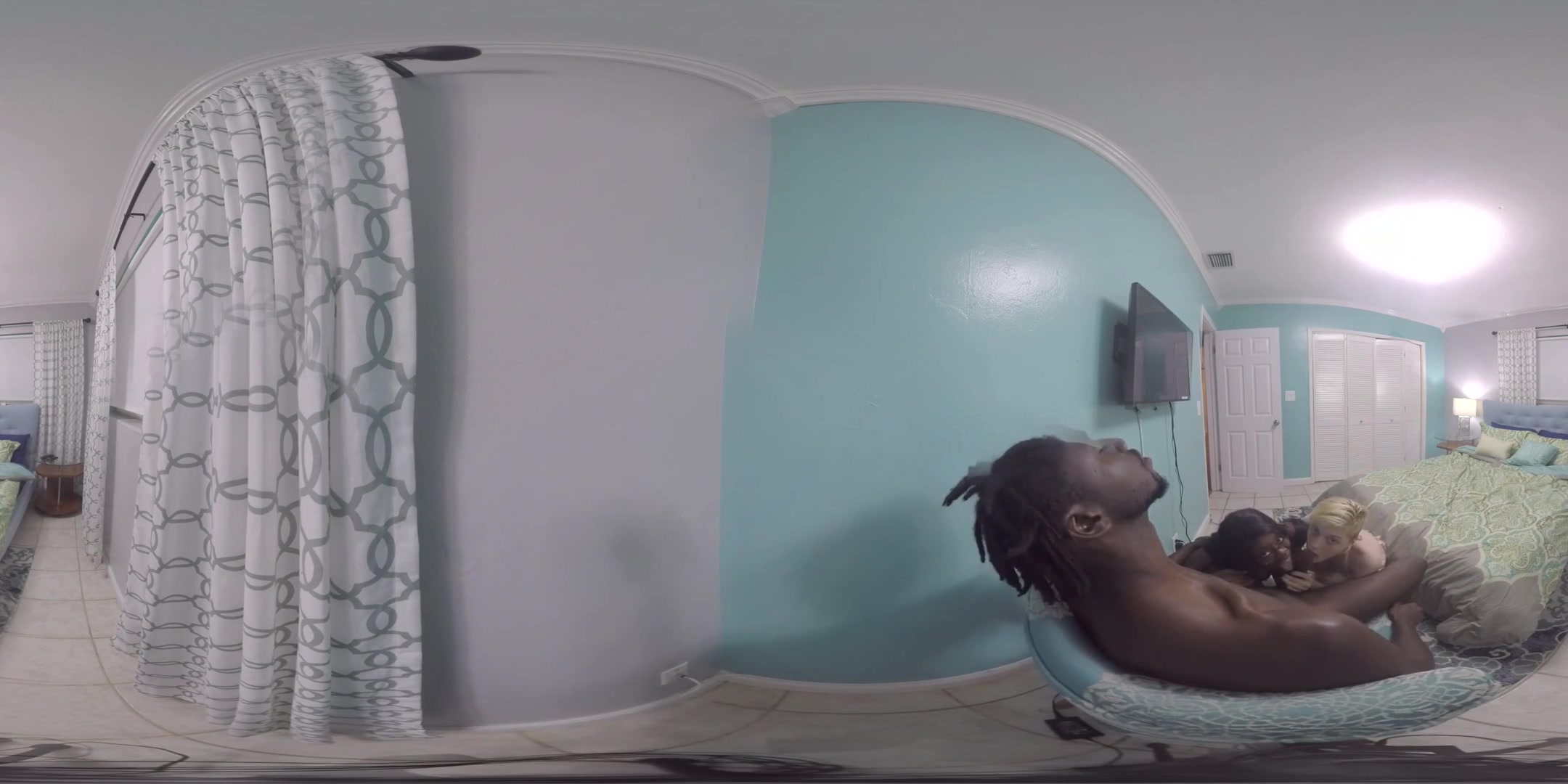 Interracial Threesome - VirtualPorn360